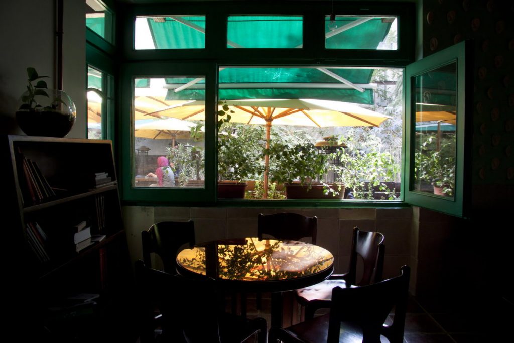 10cafe-tehran-angahmag-19